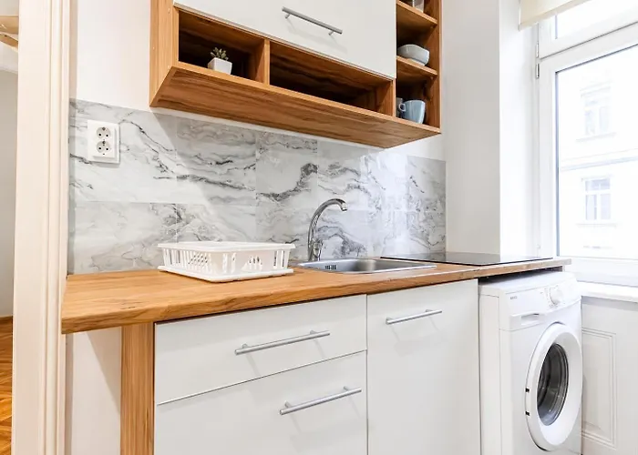 5-min To Danube Stylish 1br Apt, For Longstays *